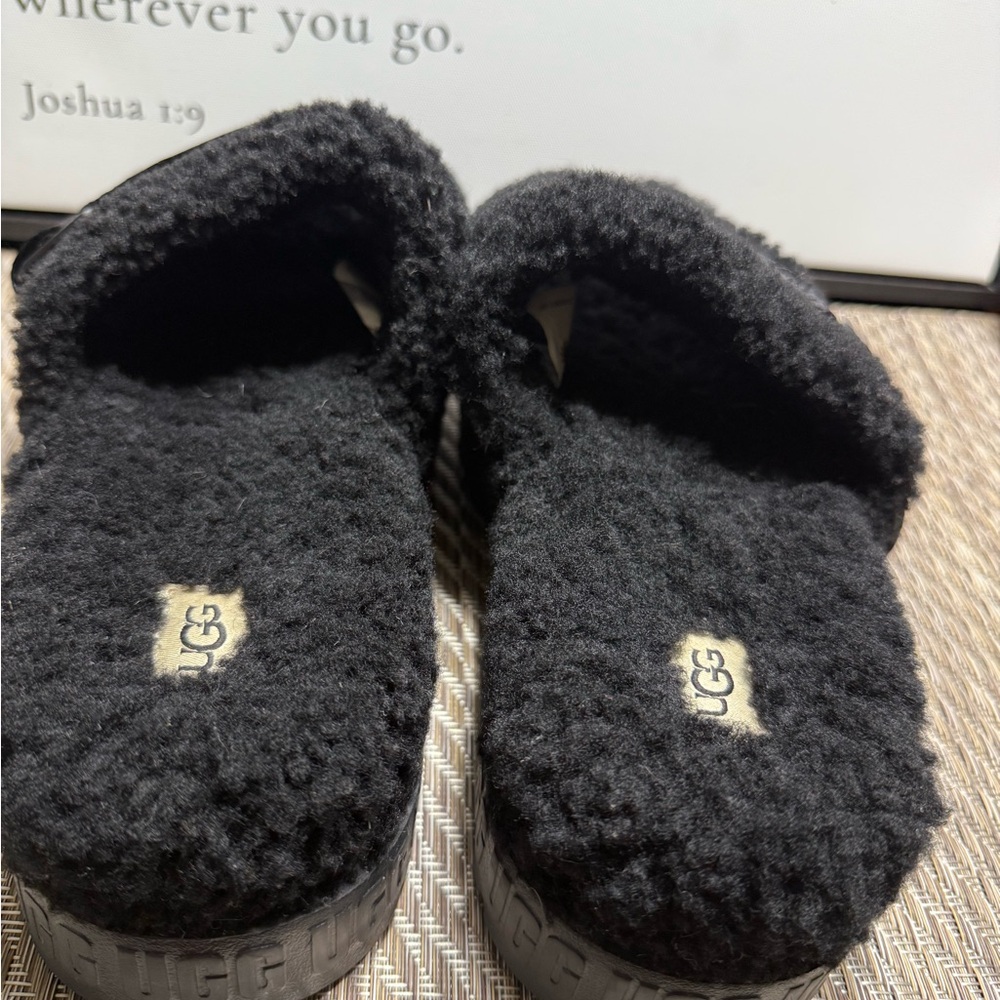 UGG Black Shearling Slippers ***NEW***Women SZ 9 Box3 - Picture 4 of 6